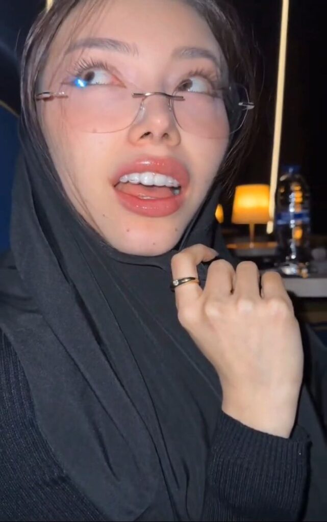 Hijabi girl sex videos
