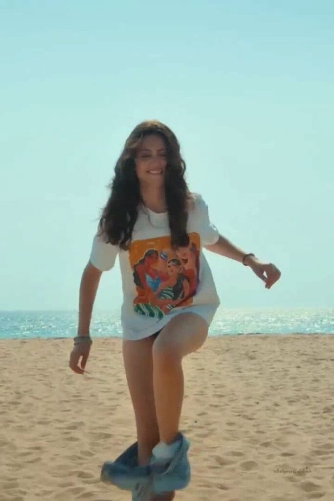 Aneet Padda Bikini Scenes Slow Motion in SAIYAARA