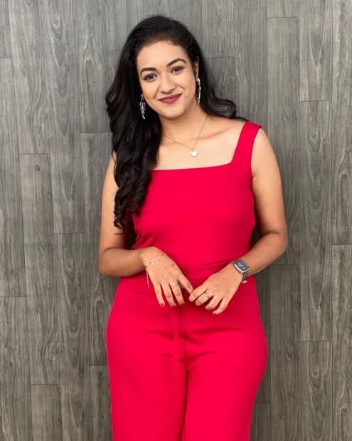 Shruti Narayanan Tamil Famous Serial Actress Pressing Her Boobs And Sucking Dildo Video Call Viral